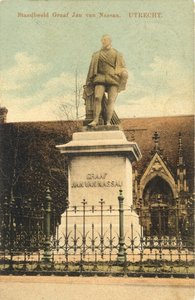 602496 Afbeelding van het standbeeld Jan van Nassau (Munsterkerkhof) te Utrecht.N.B.: In 1912 is de straatnaam ...